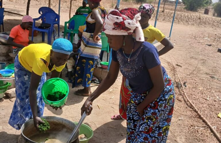 Formation des femmes des communautés bénéficiaires du projet ARPEJ sur l’art culinaire.